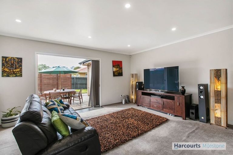 Photo of property in 14 Ebanjane Way, Clendon Park, Auckland, 2103