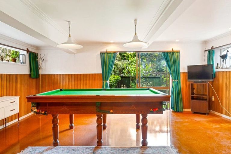 Photo of property in 32 Deane Avenue, Titirangi, Auckland, 0604