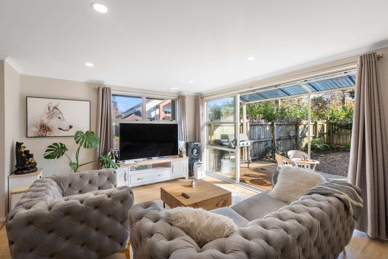 Photo of property in 2 Figaro Crescent, Takanini, 2112