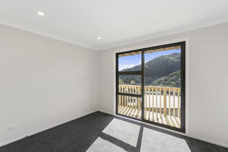 Photo of property in 1 Rarangi Way, Owhiro Bay, Wellington, 6023