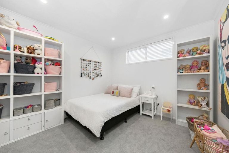 Photo of property in 24 Walmer Road, Point Chevalier, Auckland, 1022