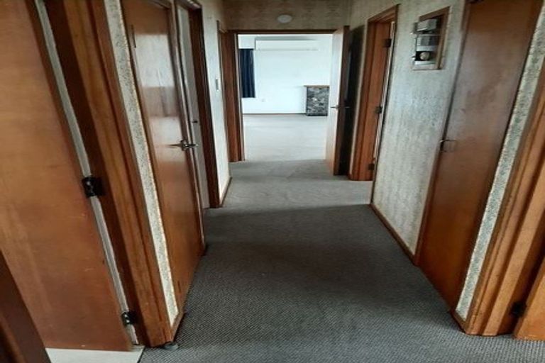 Photo of property in 33 Kaikoura Street, Henderson, Auckland, 0612