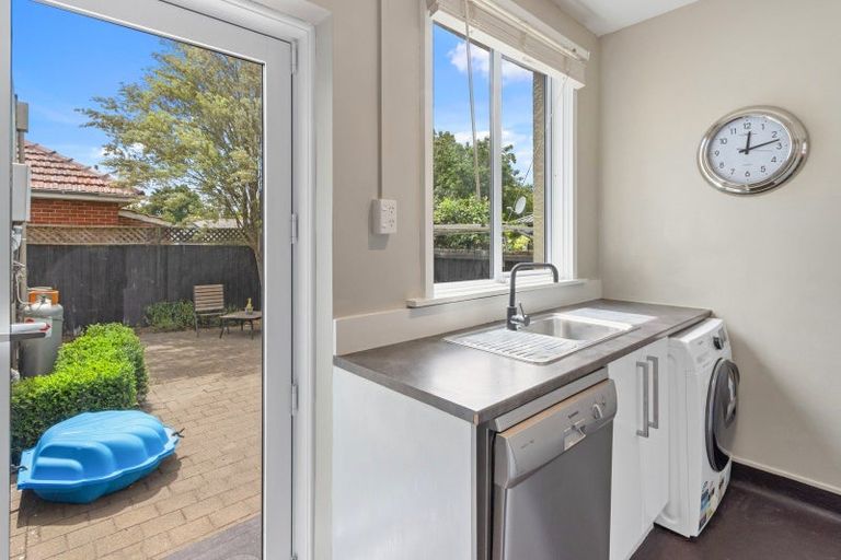 Photo of property in 1/89 Aorangi Road, Bryndwr, Christchurch, 8053