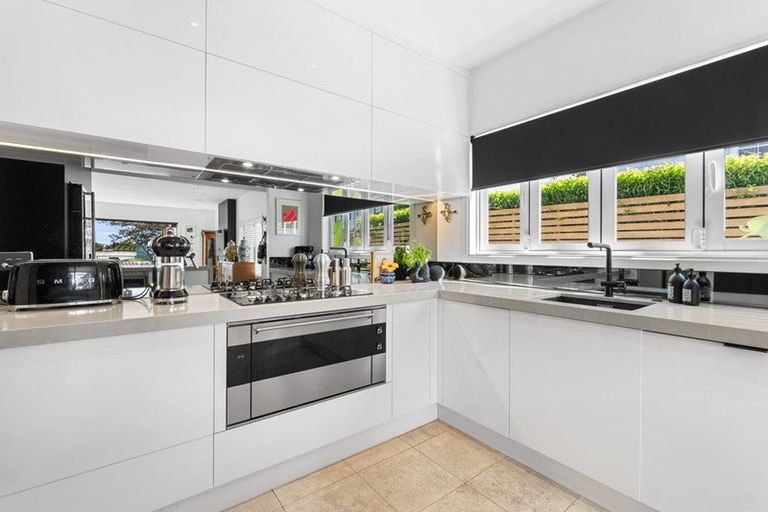 Photo of property in 31 Church Street, Northcote Point, Auckland, 0627