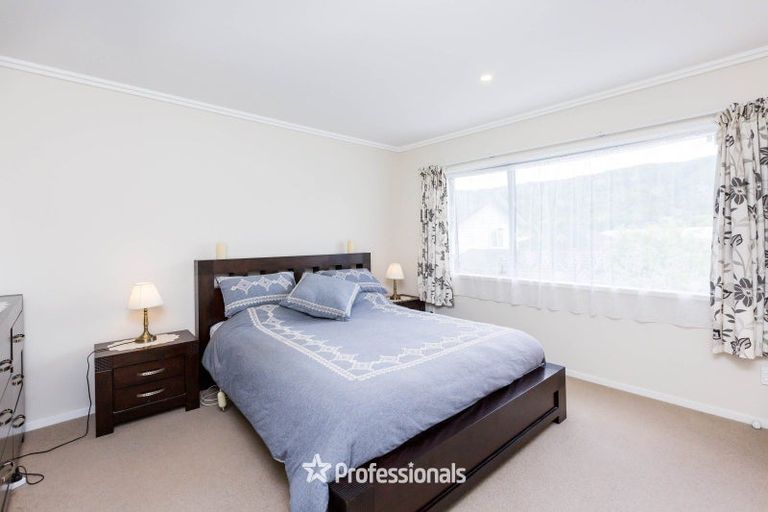 Photo of property in 5 Ashington Road, Silverstream, Upper Hutt, 5019