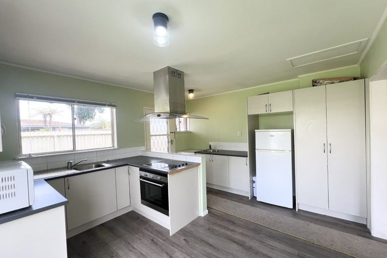 Photo of property in 2/3 Pinedale Place, Henderson, Auckland, 0610