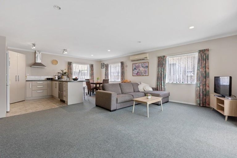 Photo of property in 3a Simons Street, Moturoa, New Plymouth, 4310