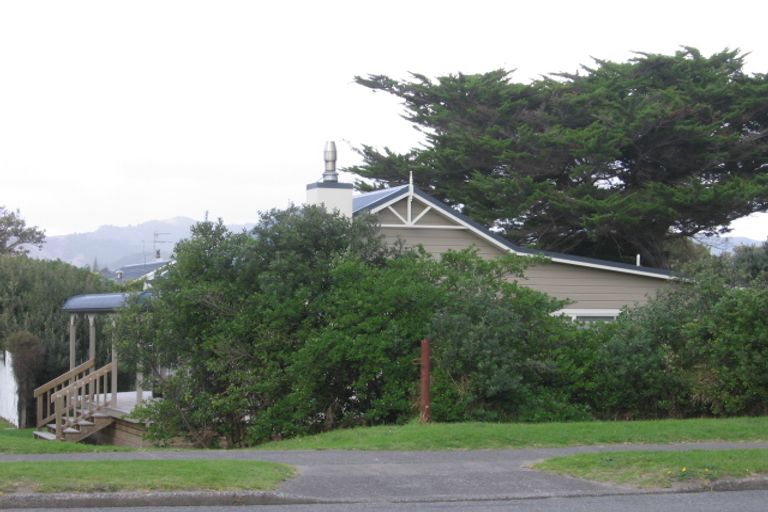 Photo of property in 108 Tutere Street, Waikanae Beach, Waikanae, 5036