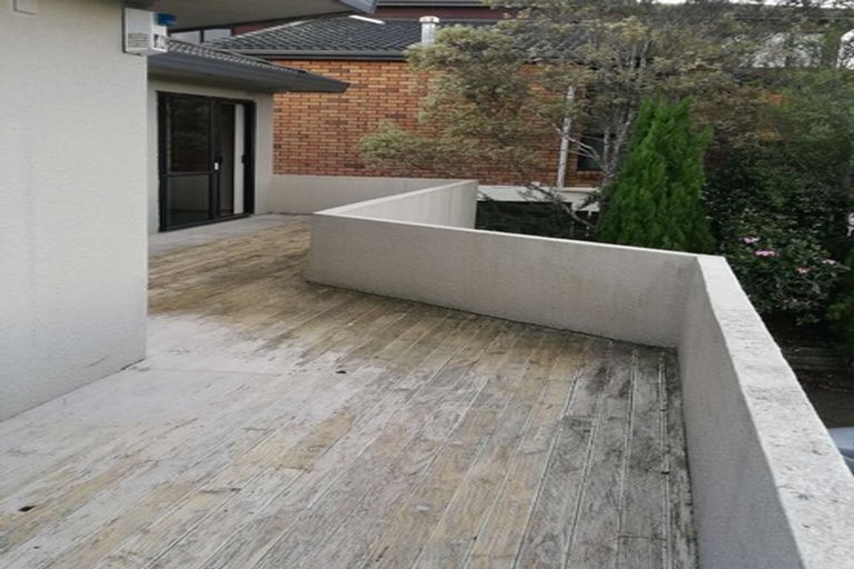 Photo of property in 1/123 Wiseley Road, West Harbour, Auckland, 0618