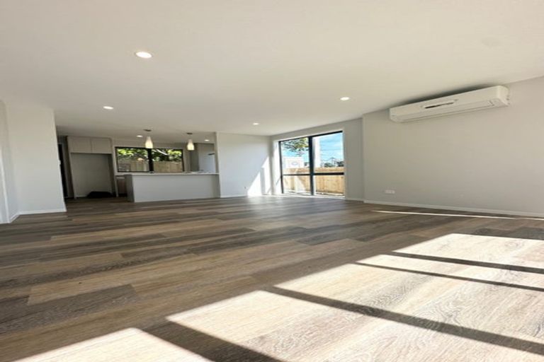 Photo of property in 365 Don Buck Road, Massey, Auckland, 0614