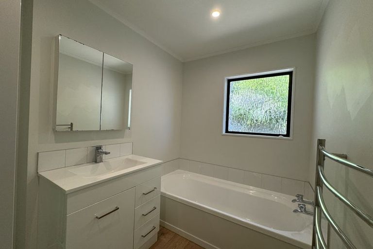 Photo of property in 2/25 Invercargill Drive, Kelson, Lower Hutt, 5010