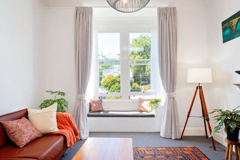 Photo of property in 6 Cameron Road, Bluff Hill, Napier, 4110