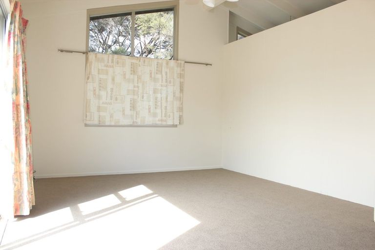 Photo of property in 12 Beaudine Avenue, Glenfield, Auckland, 0629