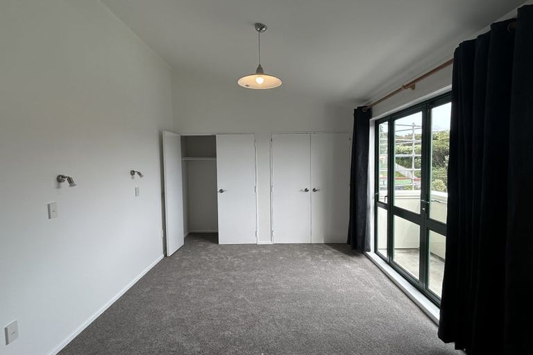 Photo of property in 3 Mitika Way, Strathmore Park, Wellington, 6022