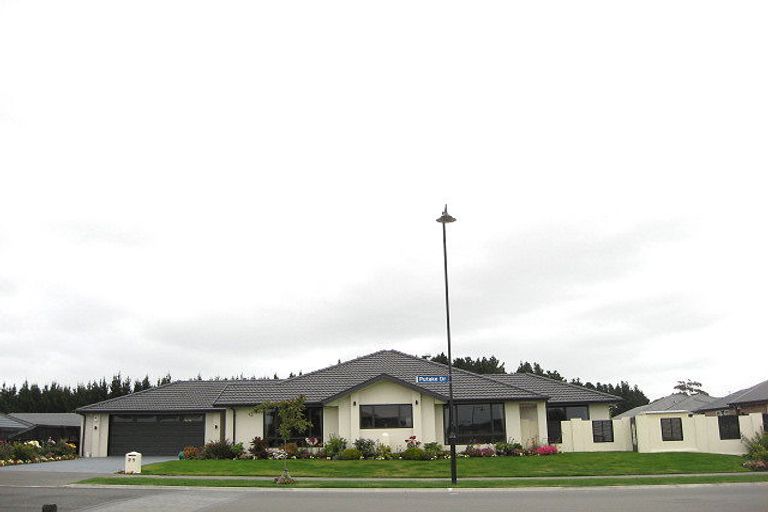 Photo of property in 29 Putake Drive, Parklands, Christchurch, 8083