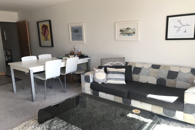 Photo of property in 50b Hawker Street, Mount Victoria, Wellington, 6011