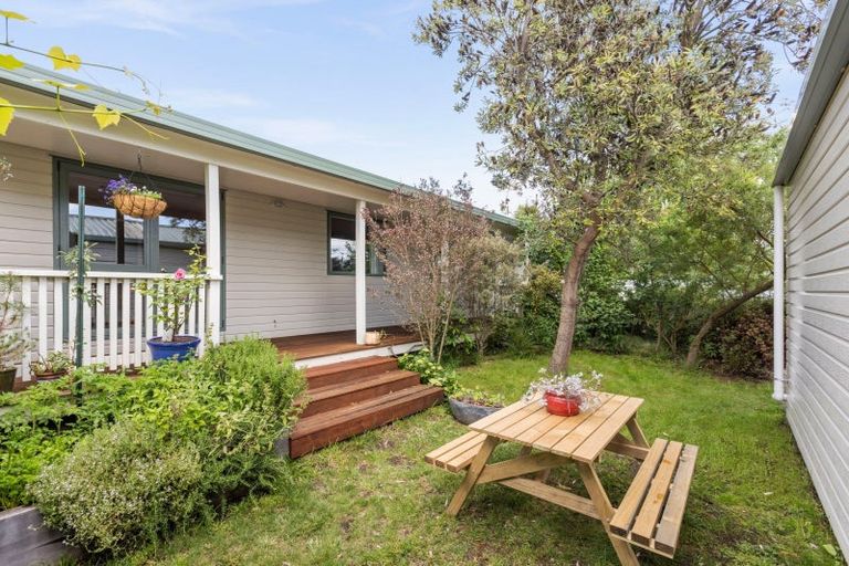 Photo of property in 8a Nimon Street, Havelock North, 4130