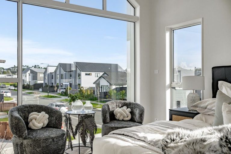 Photo of property in 6 Cara Avenue, Kumeu, 0810