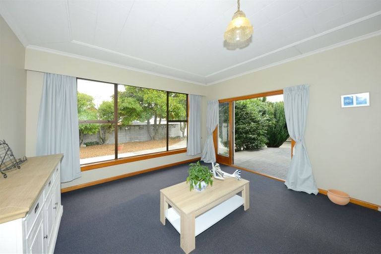 Photo of property in 112 Memorial Avenue, Burnside, Christchurch, 8053
