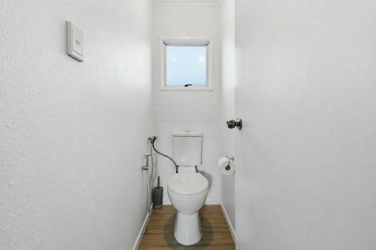 Photo of property in 1/92 Lake Road, Northcote, Auckland, 0627