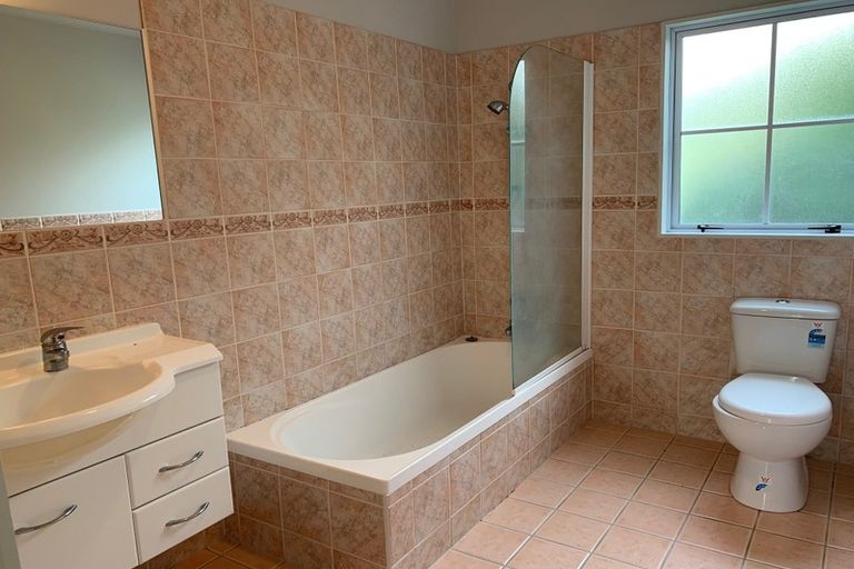 Photo of property in 4 Zeus Avenue, Henderson, Auckland, 0612