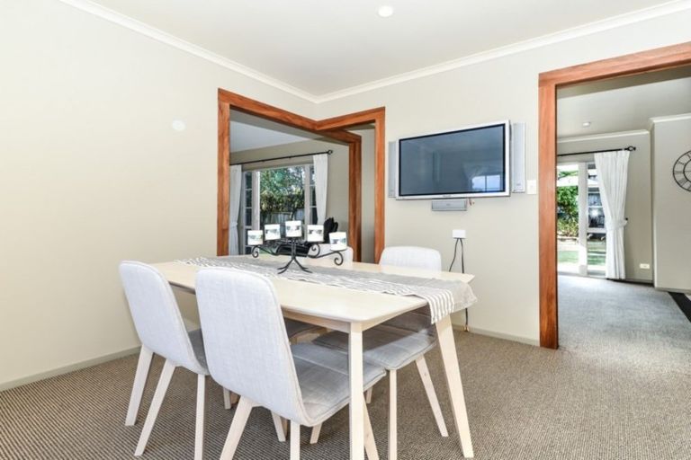 Photo of property in 18 Roderick Place, Rototuna, Hamilton, 3210