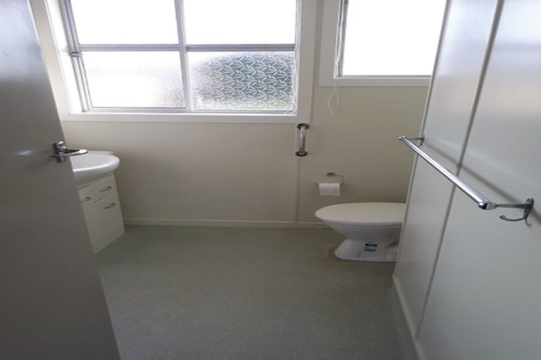 Photo of property in 291 Shakespeare Street, Leamington, Cambridge, 3432