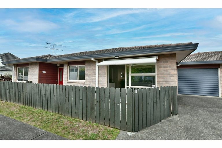Photo of property in 2/11 Milton Road, Orewa, 0931