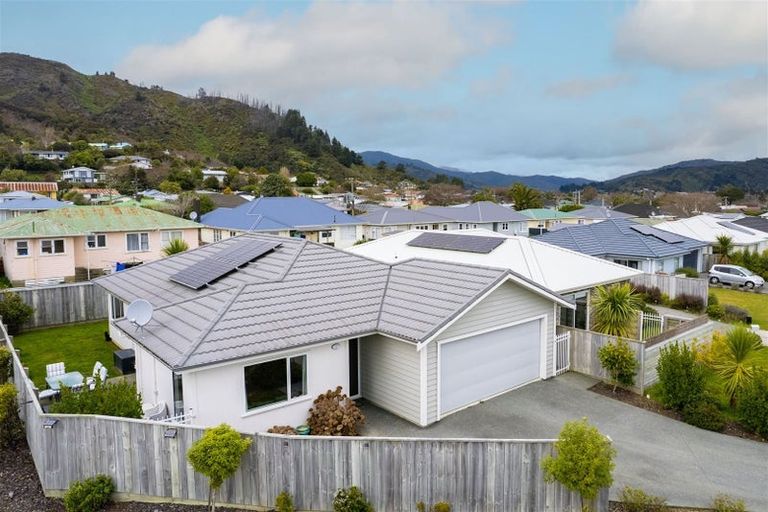 Photo of property in 31 Henrietta Maxwell Grove, Wainuiomata, Lower Hutt, 5014