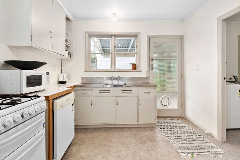 Photo of property in 16 Herald Street, Berhampore, Wellington, 6023