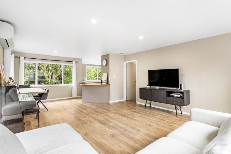 Photo of property in 1/24 Contessa Drive, Glenfield, Auckland, 0629