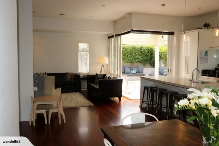 Photo of property in 2/7 Fentham Road, Hauraki, Auckland, 0622