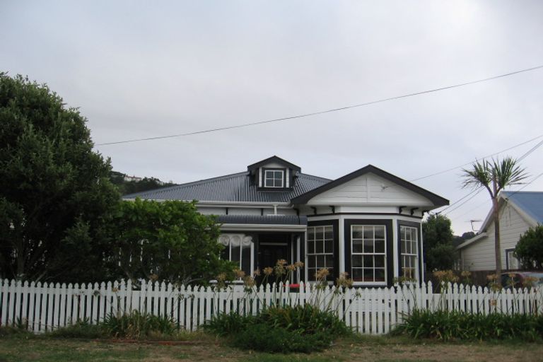 Photo of property in 24 Mantell Street, Seatoun, Wellington, 6022