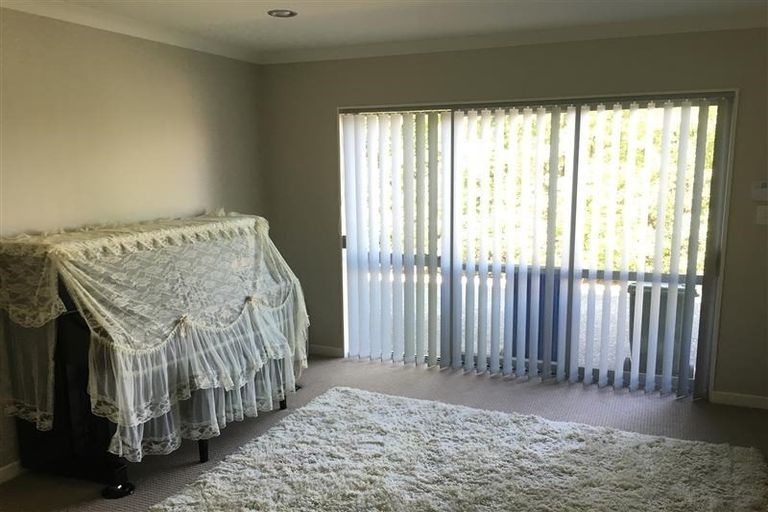 Photo of property in 12 Bintulu Place, Fairview Heights, Auckland, 0632