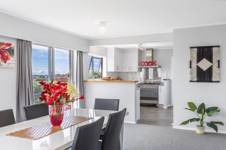 Photo of property in 1/12 Lydford Place, Glendene, Auckland, 0602