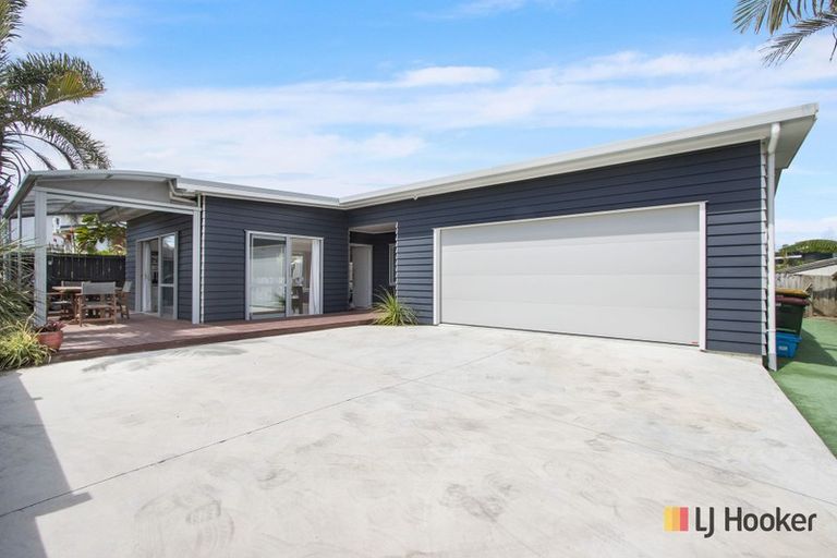 Photo of property in 11a Hillview Road, Waihi Beach, 3611