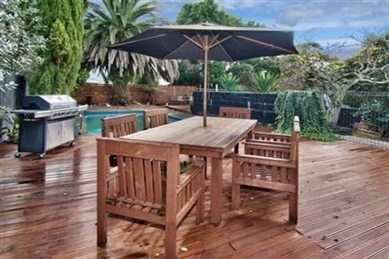 Photo of property in 24 Cutler Street, New Lynn, Auckland, 0600