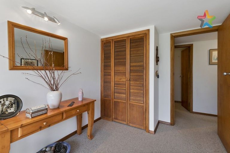 Photo of property in 7 Pekanga Road, Normandale, Lower Hutt, 5010