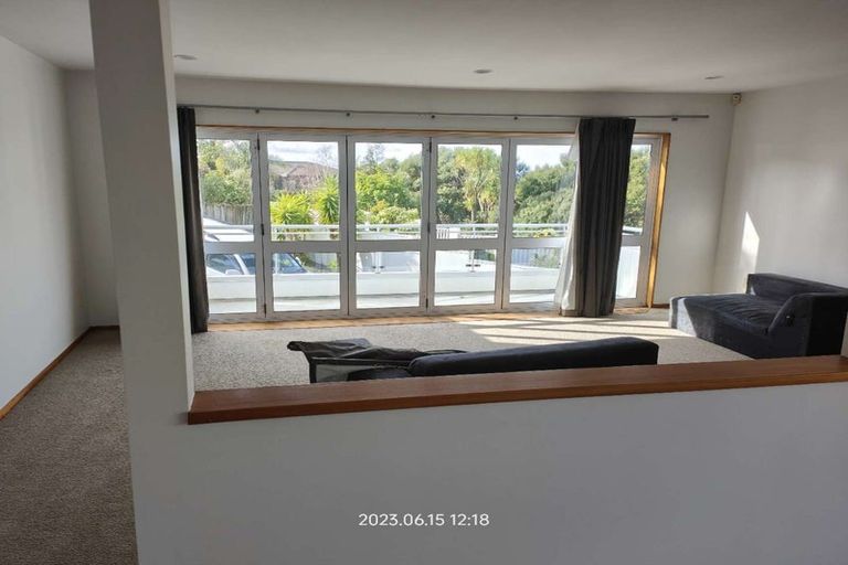 Photo of property in 16 Elsfield Place, Torbay, Auckland, 0630