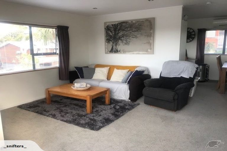 Photo of property in 2/15 Witheford Drive, Bayview, Auckland, 0629