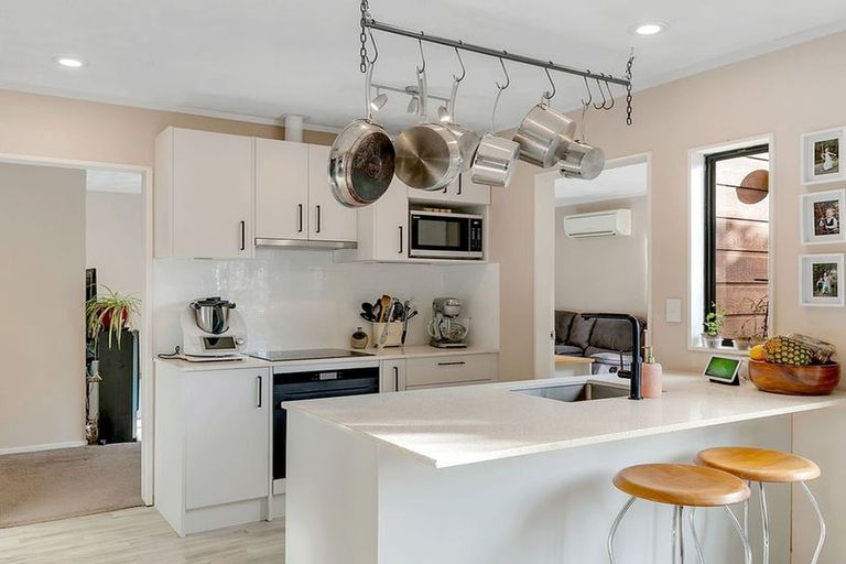 Photo of property in 6 Westridge, Camborne, Porirua, 5026