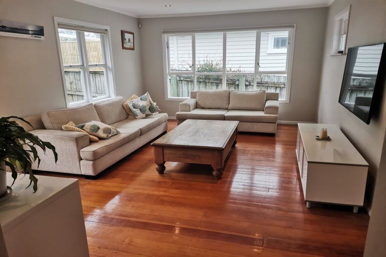 Photo of property in 1/3 Windy Ridge Road, Glenfield, Auckland, 0629