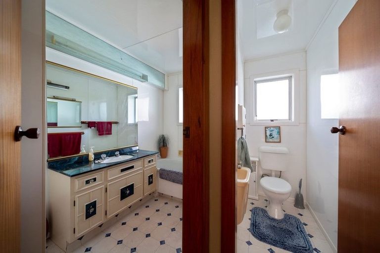 Photo of property in 79a Barrett Street, Westown, New Plymouth, 4310