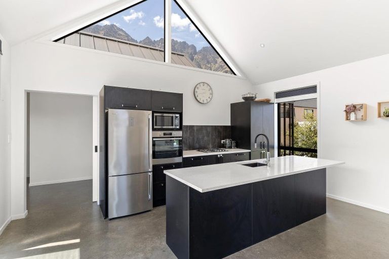 Photo of property in 13 Hackett Road, Jacks Point, Queenstown, 9371