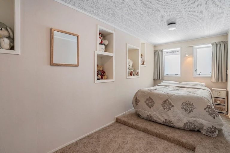 Photo of property in 23 Marcel Place, Glenfield, Auckland, 0629