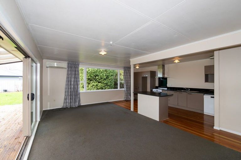 Photo of property in 16 Lipscombe Crescent, Havelock North, 4130