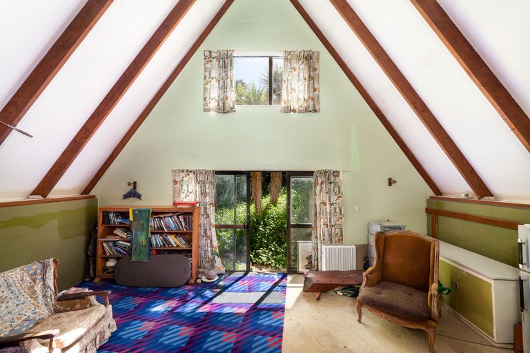 Photo of property in 1101 Dyers Pass Road, Governors Bay, Lyttelton, 8971