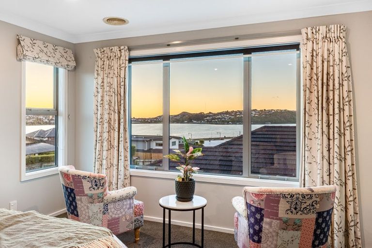 Photo of property in 10 Margaret Shields Avenue, Aotea, Porirua, 5024