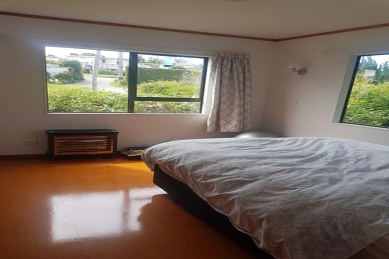 Photo of property in 22 Tindalls Bay Road, Tindalls Beach, Whangaparaoa, 0930