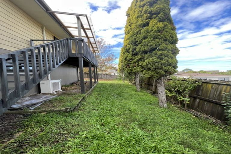 Photo of property in 1/15 Kupari Place, Totara Vale, Auckland, 0629